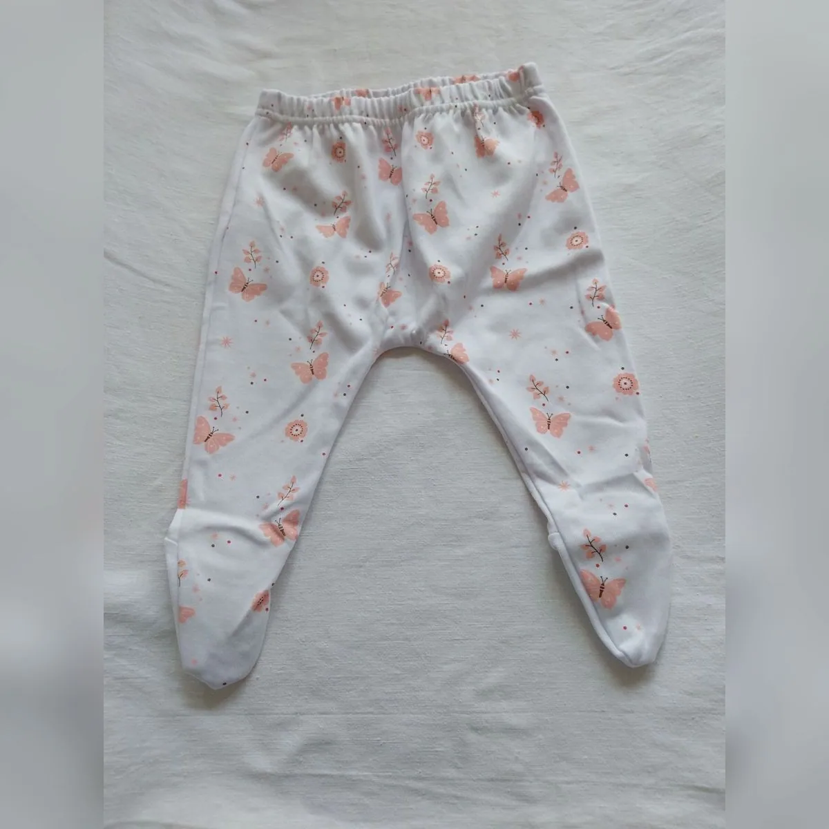 Pamučne pantalone sa stopicama bele sa cvetićima