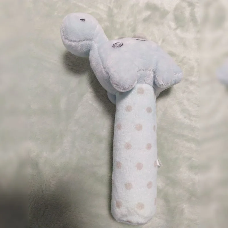 Skviker dinosaurus u Tifany Shop Novi Sad