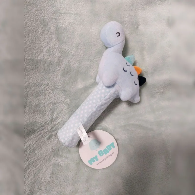 Skviker mali dinosaurus u Tifany Shop Novi Sad